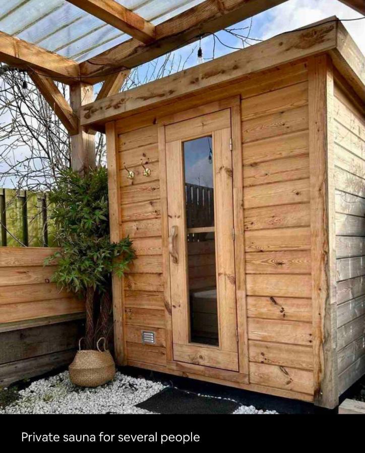 Wellness Bungalow With Jacuzzi &Sauna&Private Garden Near Amsterdam Vijfhuizen Exterior photo